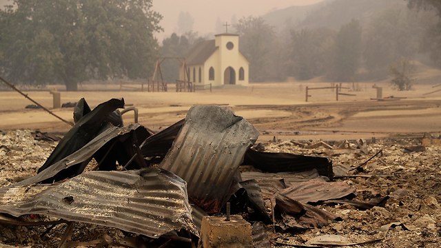 שריפת ענק בפרדייס בצפון קליפורניה (צילום: רויטרס)