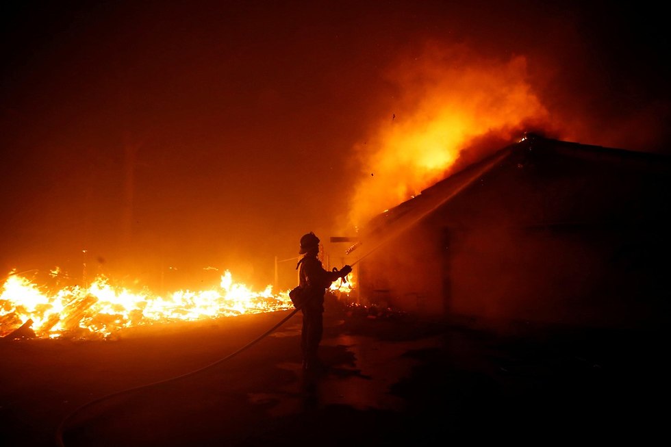 שריפת ענק בקליפורניה (צילום: רויטרס)