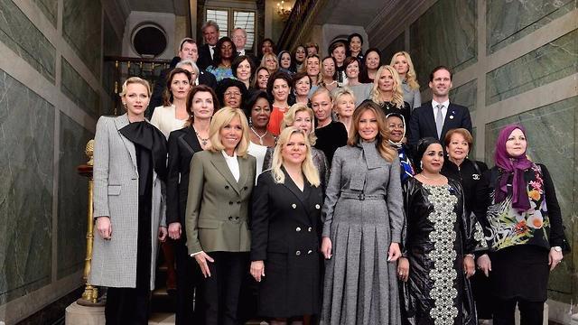 שרה נתניהו אשתו של ראש הממשלה, בארוחת צהריים עם נשות המנהיגים בהנחיית אשתו של נשיא צרפת, הנסיכה שרלין ממונקו בריג'יט מקרון (צילום: ארז ליכטפלד)