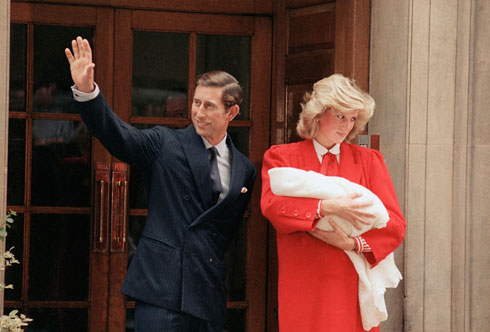 עם הנסיכה דיאנה והתינוק הארי, 1984 (צילום: AP)
