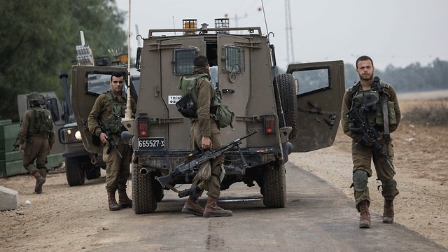 Fuerzas de las FDI en la frontera de Gaza (Foto: AP)