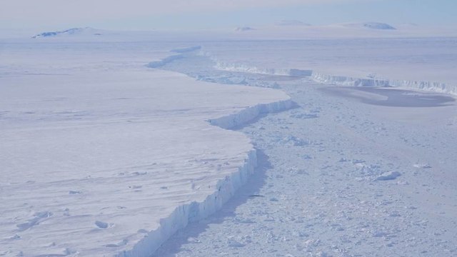 הקרחון הענק באנטרקטיקה (צילום: נאס