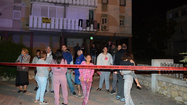 Оцепление в Ашкелоне, жители на улице. Фото: Ави Роках