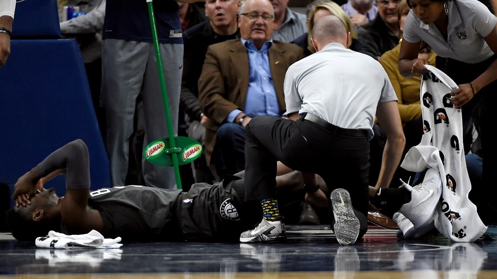 קאריס לוורט נפצע (צילום: AP)