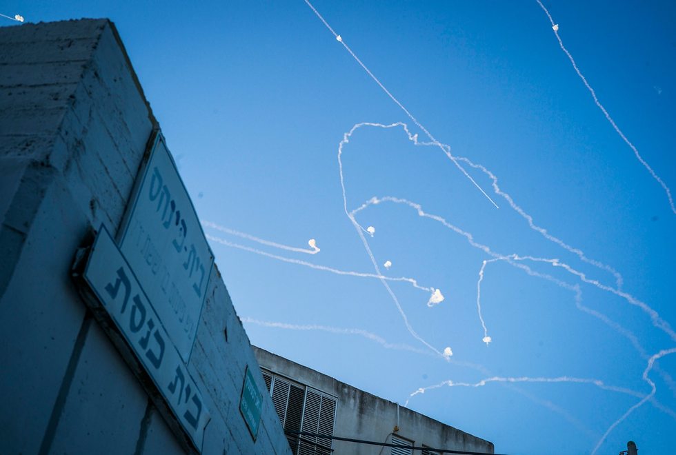 Iron Dome intercepts rockets over Ashkelon (Photo: MCT)