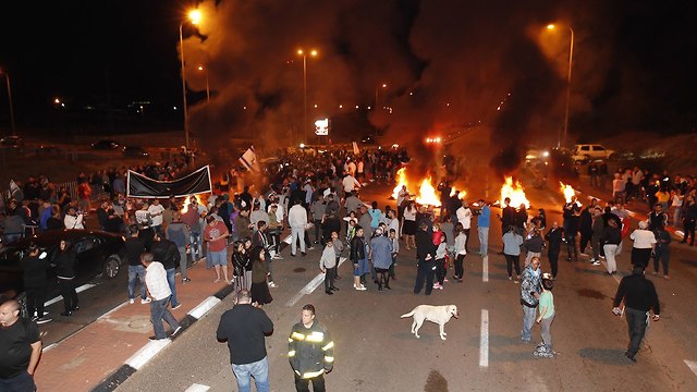 Residents of southern Israel protest their plight and government inaction (Photo: Gadi Kabalo)