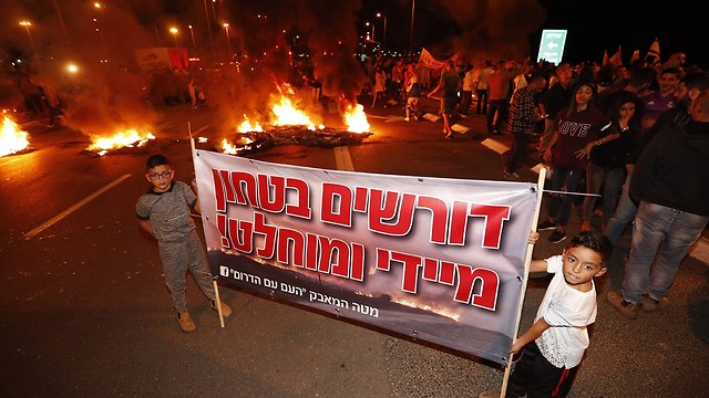 הפגנה תושבי עוטף עזה נגד הפסקת אש עם חמאס (צילום: גדי קבלו)