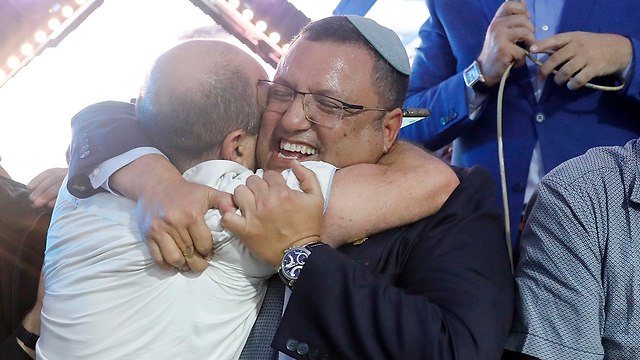 חגיגות במטה משה ליאון לאחר הניצחון בבחירות המקומיות לראשות עיריית ירושלים (צילום: EPA)
