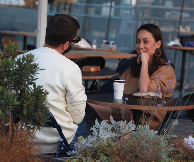 אתה יכול לדמיין את החתונה שלי? (צילום: מוטי לבטון) אתה יכול לדמיין את החתונה שלי? (צילום: מוטי לבטון)