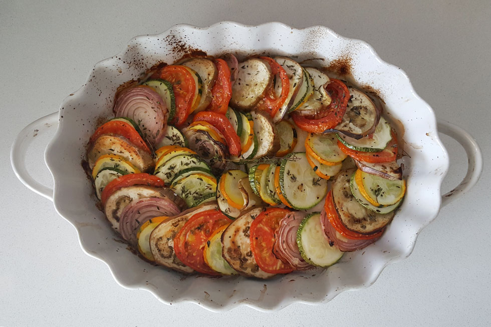 טיאן – ירקות בתנור בסגנון פרובנסלי (צילום: מירי צדוק)