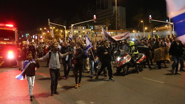הפגנה מחאה תושבי עוטף עזה בצומת עזריאלי תל אביב (צילום: מוטי קמחי)