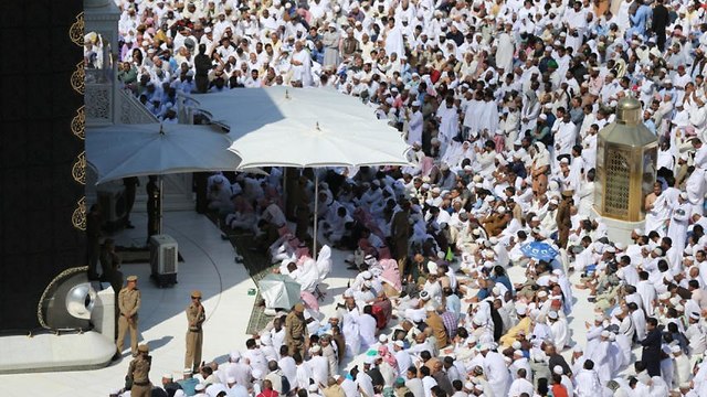 ג'מאל חשוקג'י עיתונאי סעודי תפילה תפילות (צילום: AFP)