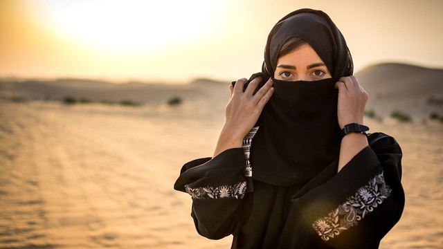 סעודיה מחאה נשים עבאיה כיסוי גוף מוסלמי (צילום: shutterstok)