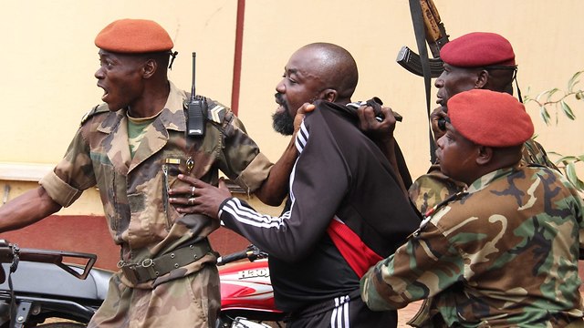 אלפרד יקטום הרפובליקה של מרכז אפריקה הוסגר ל בית הדין הפלילי הבינלאומי ב האג (צילום: AFP)