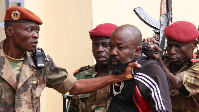 אלפרד יקטום הרפובליקה של מרכז אפריקה הוסגר ל בית הדין הפלילי הבינלאומי ב האג (צילום: AFP)