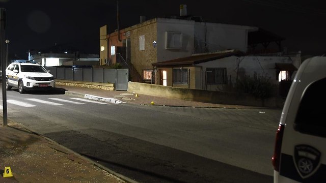 זירת הרצח בטבריה (צילום: דוברות המשטרה)