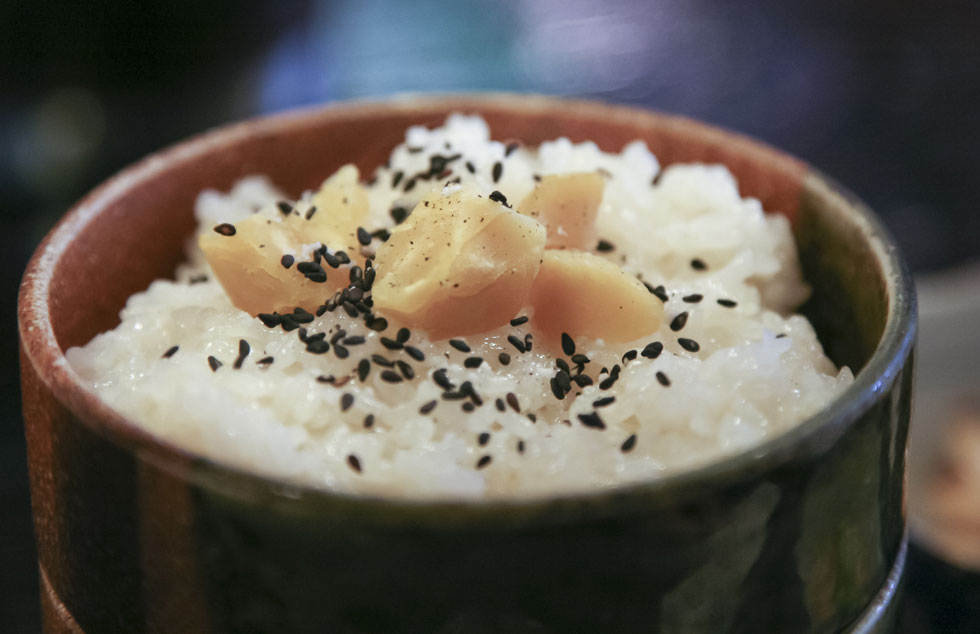 אורז עם ערמונים ושומשום שחור (צילום: Sutterstock)
