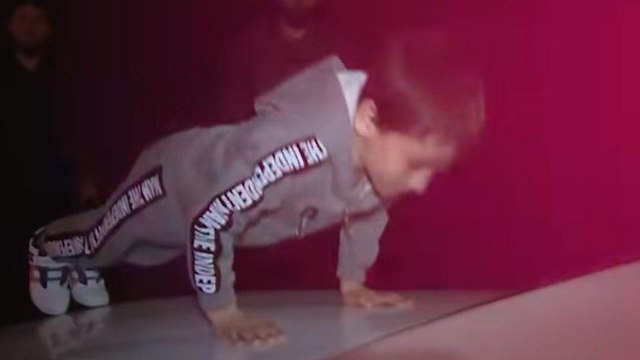 נשיא צ'צ'ניה רמזאן קדירוב נתן מרצדס ל ילד בן חמש (יוטיוב)