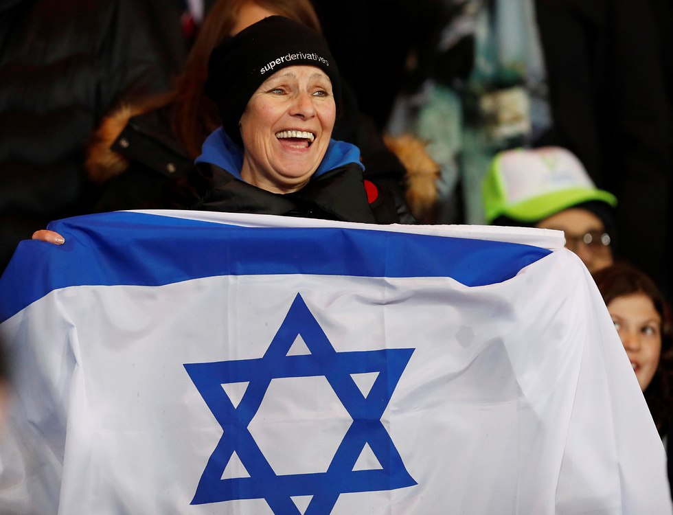 אוהדת נבחרת ישראל (צילום: רויטרס)
