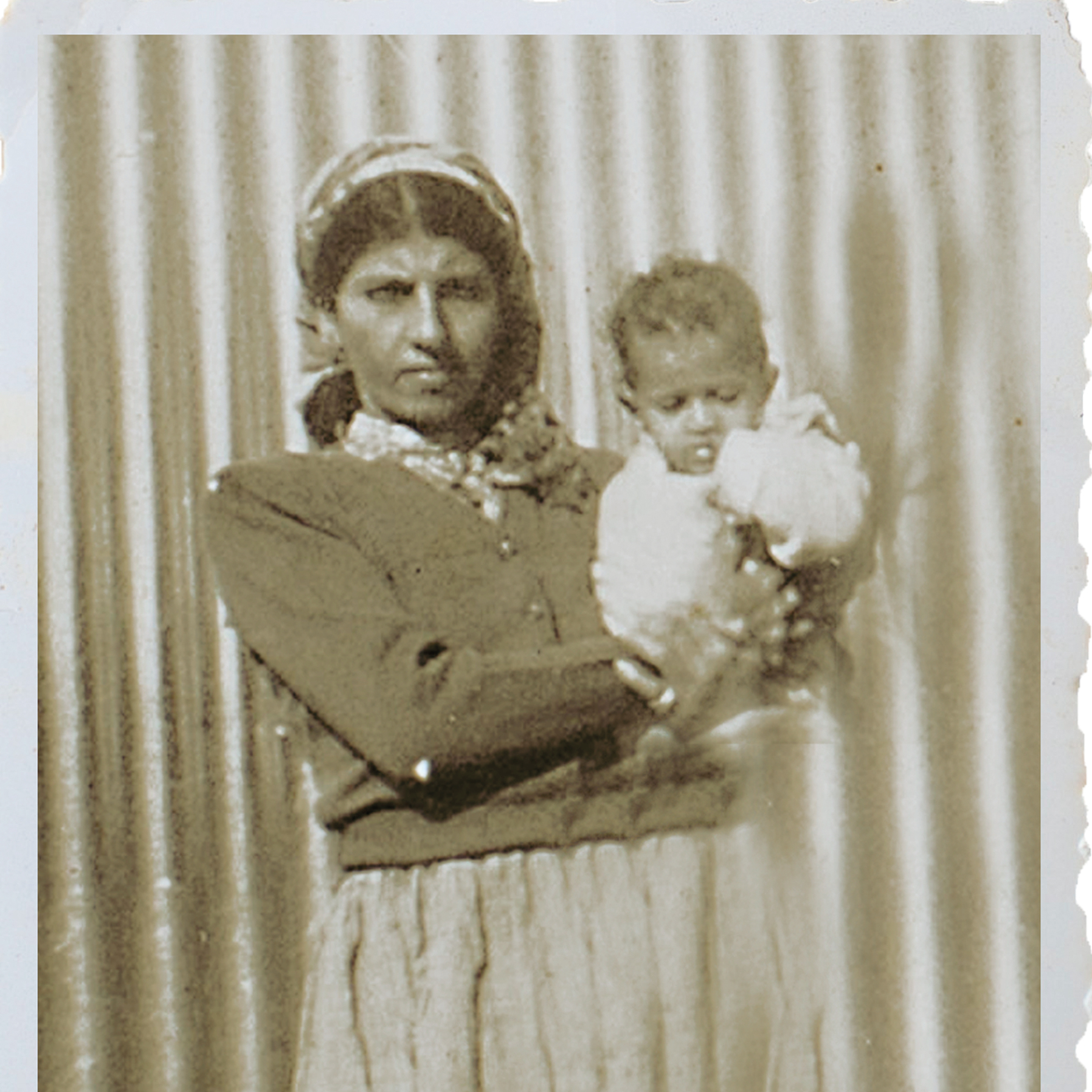 Baby Su'ud and her mother Sara