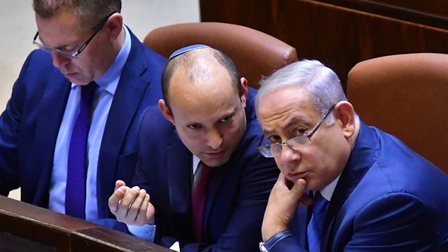 Naftali Bennett and Benjamin Netanyahu in the Knesset (Photo: Rafi Kotz) (Photo: Rafi Kotz)