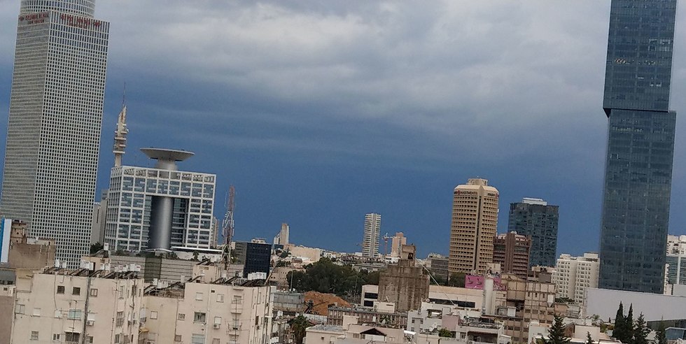 עננים בתל אביב (צילום: אורן פליישר)