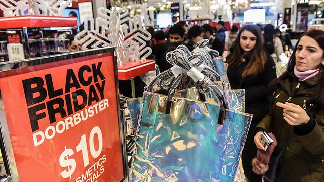 קניות יום שישי השחור בניו יורק (צילום: רויטרס)