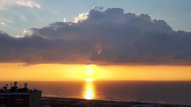 שקיעה שמש מזג אוויר נובמבר חיפה חוף ים תחזית (צילום: פרח אפק)