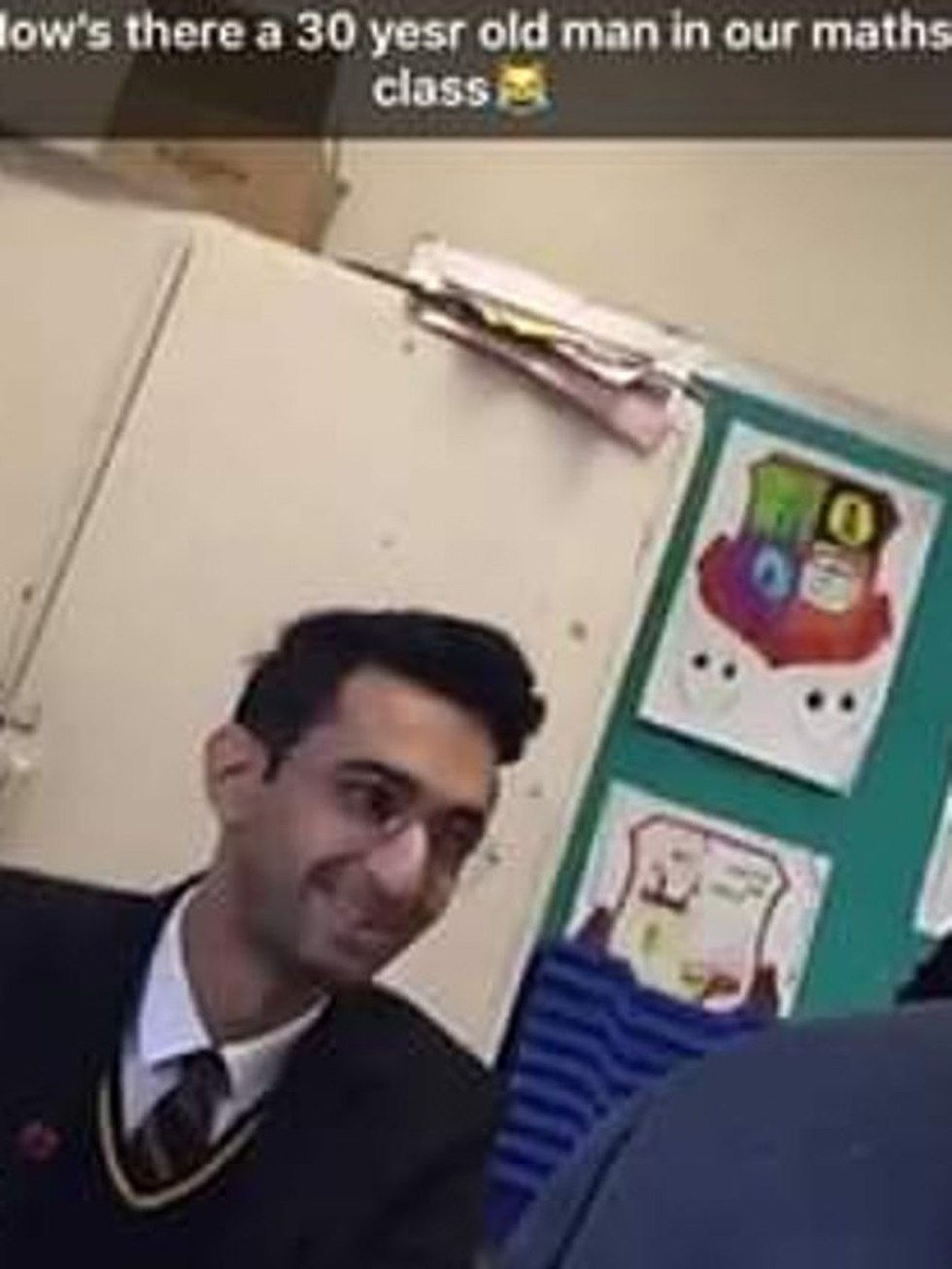 מבקש מקלט מ איראן התחזה לנער בן 15 והצטרף לבית ספר איפסוויץ' בריטניה ()