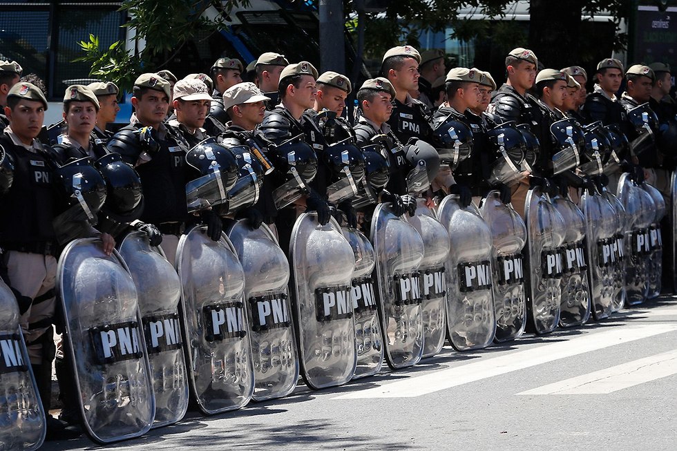 מהומות לפני משחק  כדורגל בוקה ג'וניורס בואנוס איירס ארגנטינה (צילום: gettyimages)