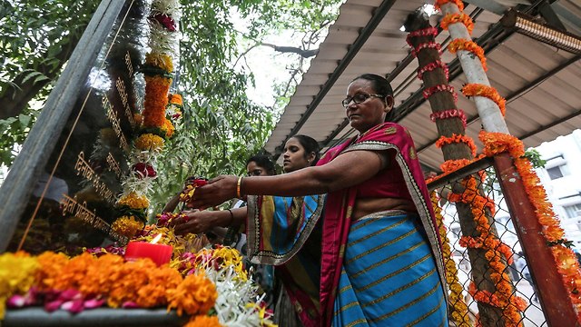טקסי זיכרון ב מומבאי עשור למתקפת הטרור הודו (צילום: EPA)