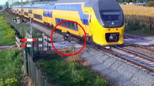 רוכב אופניים ב הולנד חמק מ רכבת ()