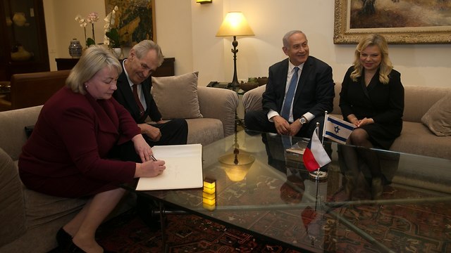 בנימין נתניהו ורעייתו בארוחת צהריים עם נשיא צ'כיה מילוש זמאן במעון ראש הממשלה (צילום: אוהד צויגנברג)