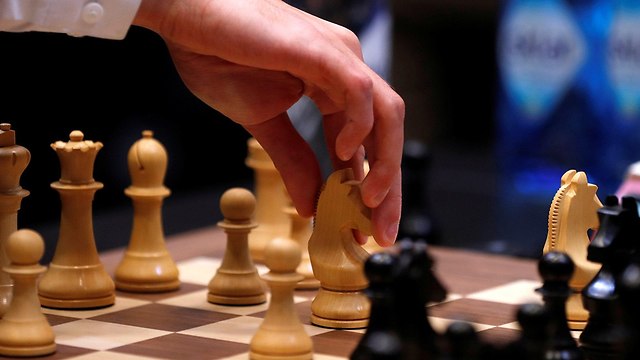 גמר אליפות העולם בשחמט מגנוס קרלסן פאביו קרואנה (צילום: רויטרס)