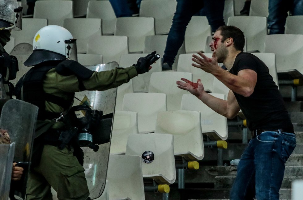 איאקס א.א.ק אתונה מהומות  (צילום: EPA)