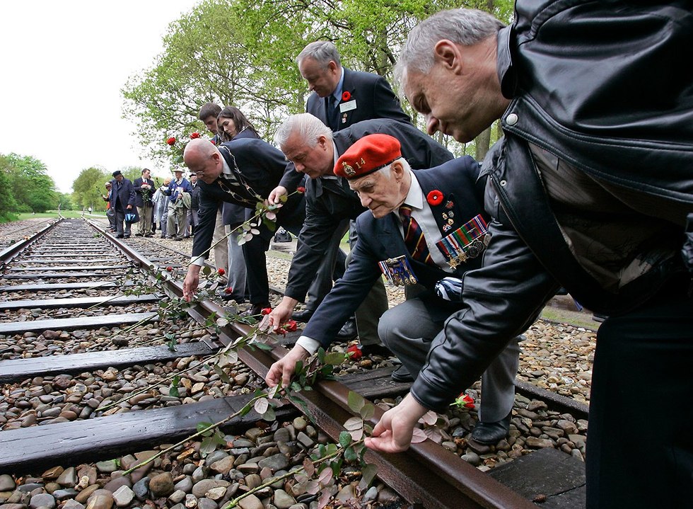 מסילות הרכבת מחנה הריכוז וסטרבורק הולנד שואה  (צילום: AP)