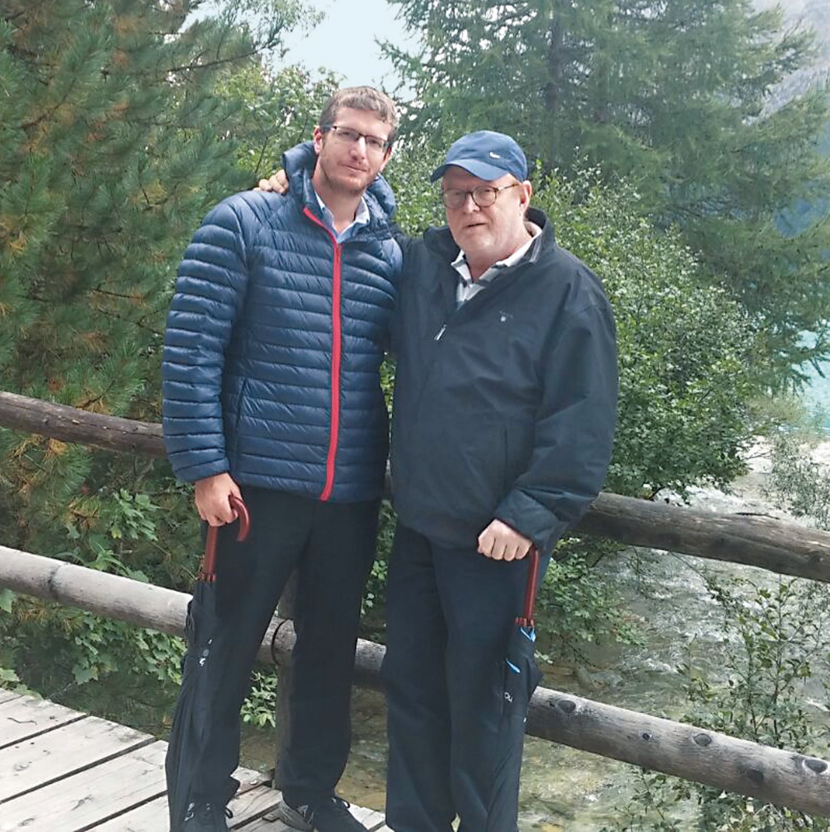 האב ובנו בטיול בשוויץ ב־2016. "הפכתי לתלמיד ולסטודנט מצטיין, הכל בגלל  האכזבה המכוונת של אבא"