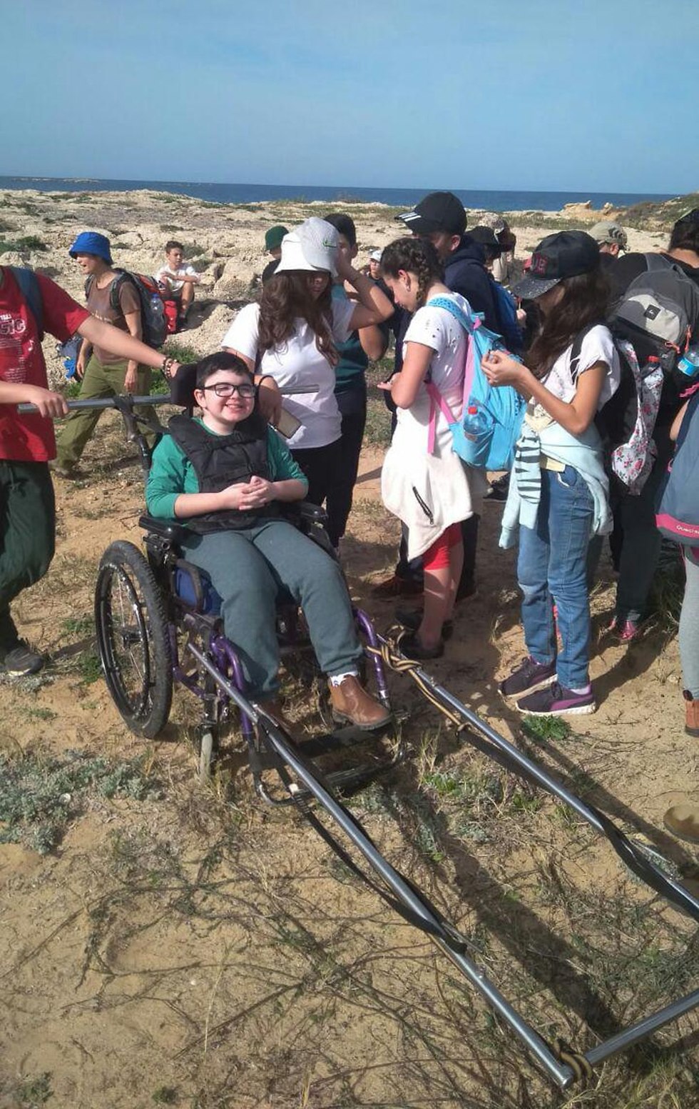 אפרת נועה גידי סובלות ממוגבלות פיזית השתלבות בית ספר (צילום: המועצה האזורית בני שמעון)