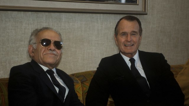 ג'ורג' בוש האב עם יצחק שמיר (צילום: דוד רובינגר)