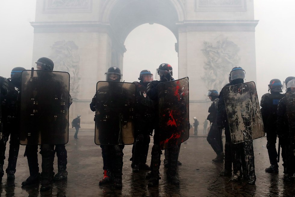 ההפגנה על יוקר המחייה בפריז (צילום: AP)