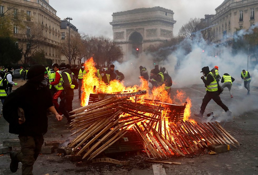 ההפגנה על יוקר המחייה בפריז (צילום: AP)