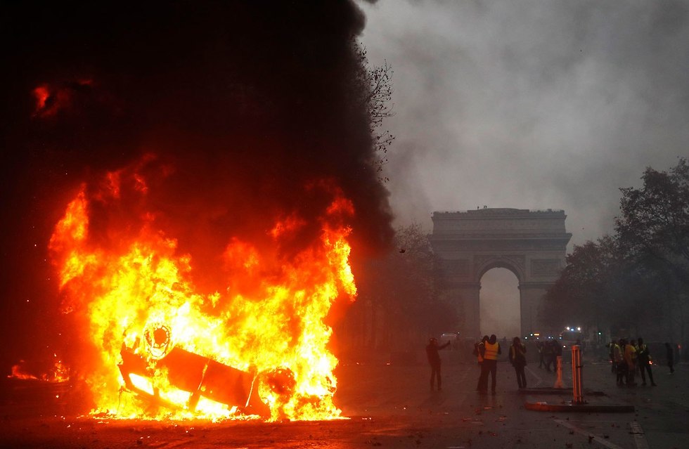 ההפגנה על יוקר המחייה בפריז (צילום: EPA)