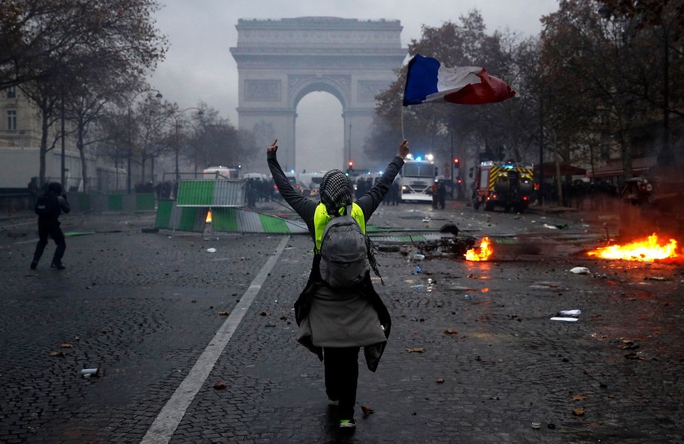 ההפגנה על יוקר המחייה בפריז (צילום: EPA)