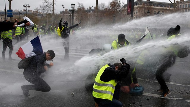 Протесты в Париже. Фото: EPA