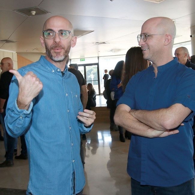 גונבים פה לוקים על ימין ועל שמאל והעולם שותק (צילום: ענת מוסברג) גונבים פה לוקים על ימין ועל שמאל והעולם שותק (צילום: ענת מוסברג)