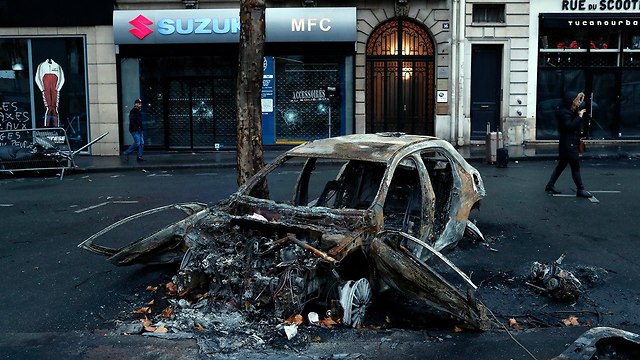 נזקים בפריז לאחר הפגנות (צילום: AP)