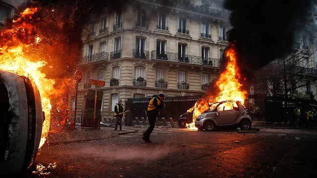 Беспорядки в Париже. Фото: AFP