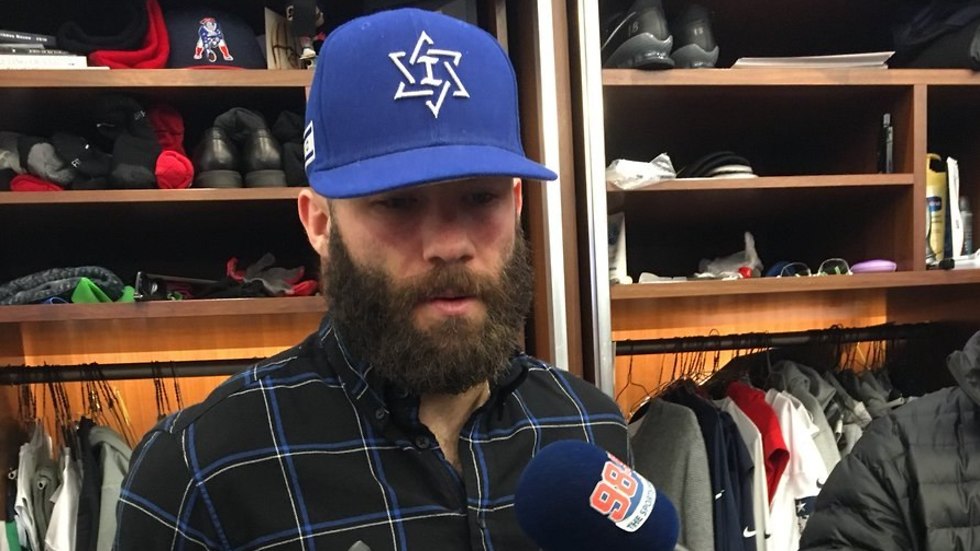 Edelman shows support for Pittsburgh synagogue victims with Israel hat (Photo: Ryan Hannable/Twitter)