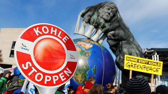הפגנה בברלין לקראת ועידת האקלים (צילום: רויטרס)