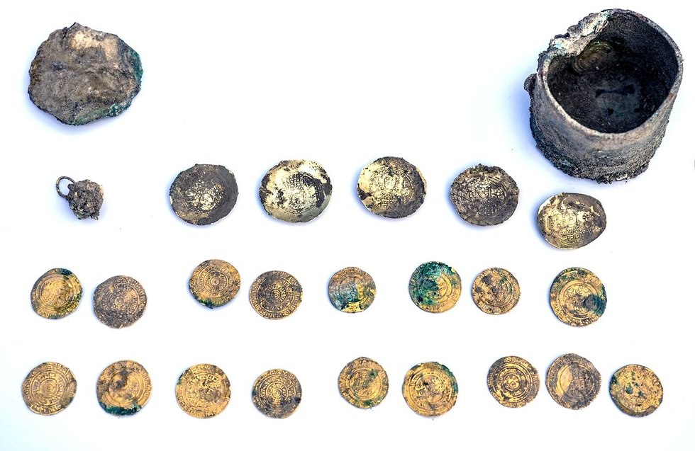 המטמון שהתגלה (צילום: יניב ברמן, באדיבות החברה לפיתוח קיסריה)